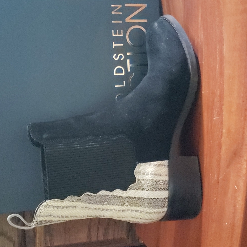 Boots - Picture 4 of 9